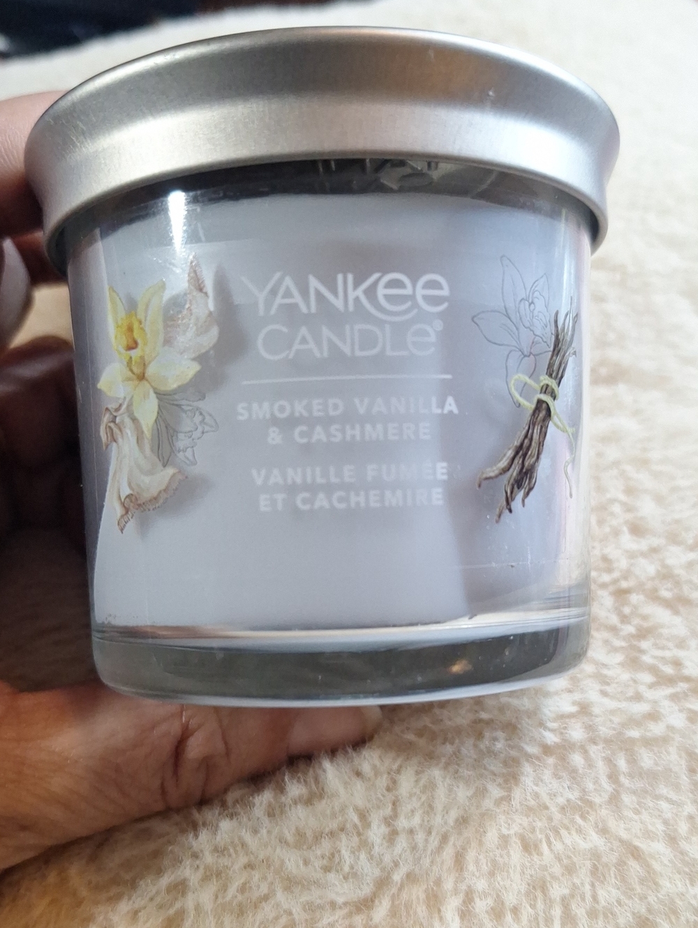 Yankee Candle Smoked Vanilla & Cashmere - Light Lavender Wax with Silver Lid